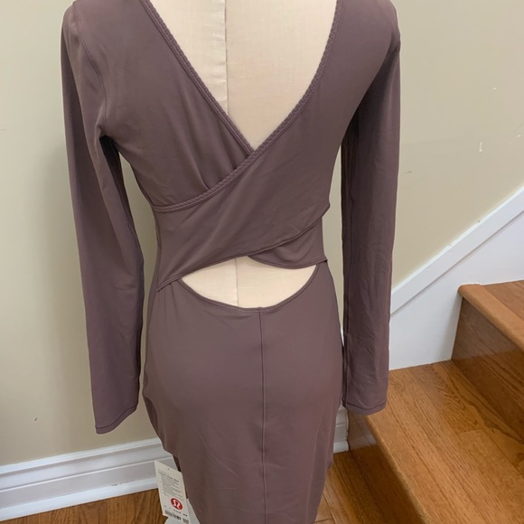 Stunning new with Tags on Lululemon dress - Picture 3 of 5
